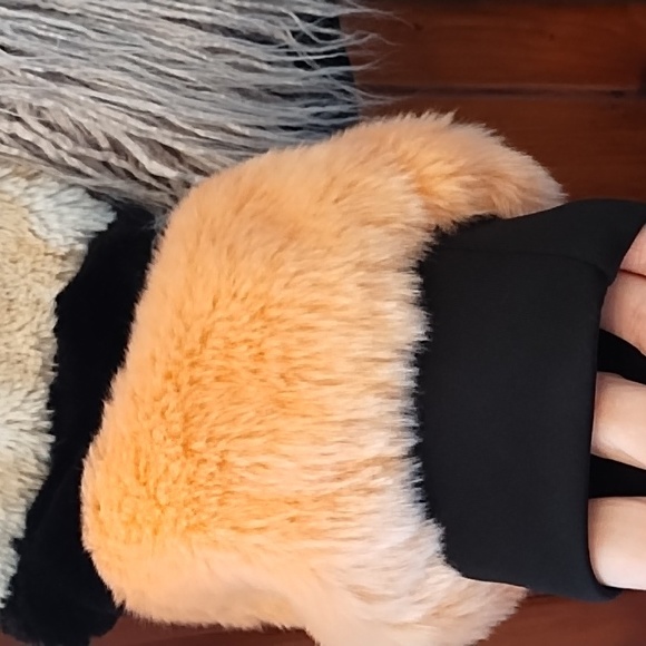 On the Road Tokyo faux fur open front jacket size M/L - Picture 5 of 5